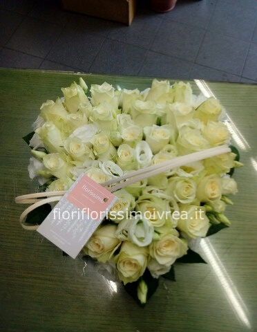 Cuore di rose bianche