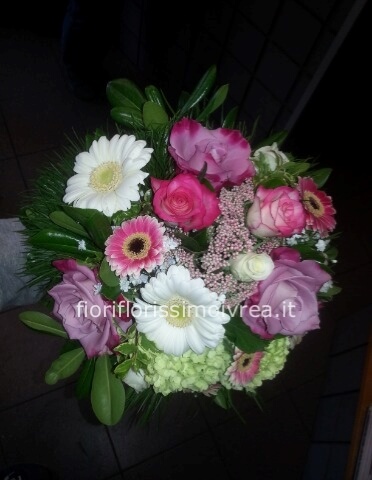 Bouquet mini gerbere rosa ,bianche e rose rosa