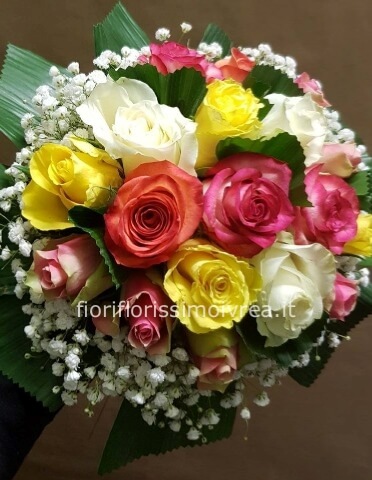 bouquet di rose miste colorate