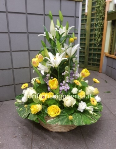 cesto di fiori misti