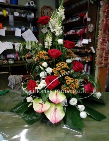 composizione rose rosse e anturium